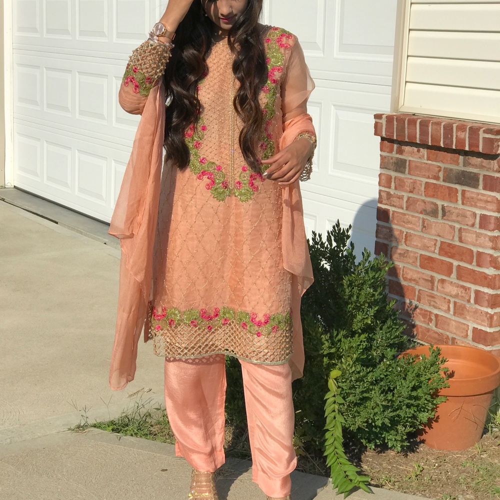 *SOLD* Beautiful summer shalwar kameez
